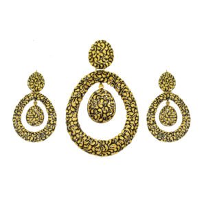 Indian style plain gold locket set