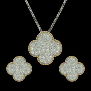 Pendant set studded with diamonds
