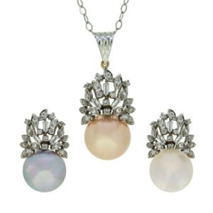 Gold pendant set with zircons and changeable pearls