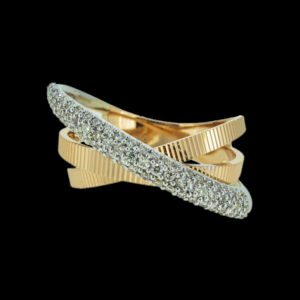 Italian gold ring with diamonds